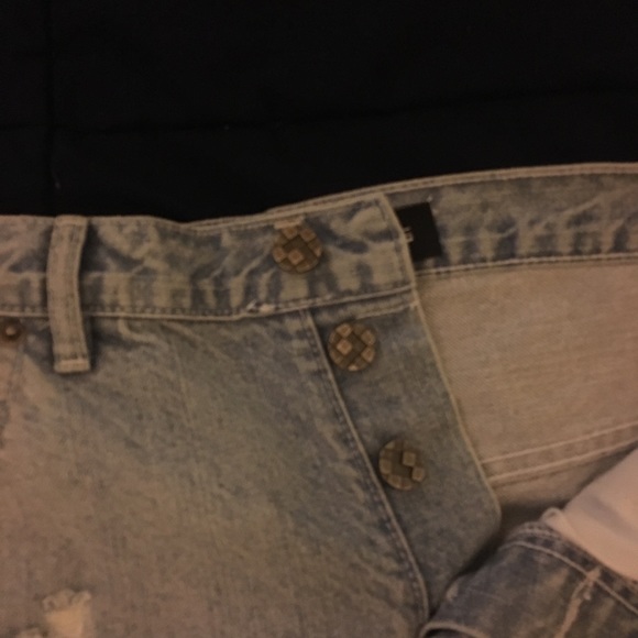Distressed jean shorts - Picture 3 of 3
